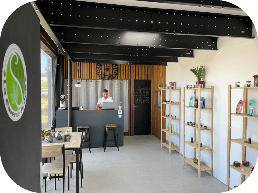 Intérieur de la boutique La Caverne du CBD près de Capbreton